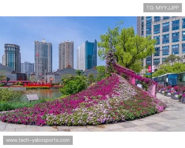 金奖花坛焕彩登场迎五一节日景观盛宴